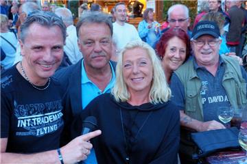 DJ Stony (links) und Freunde. Foto: Stehn