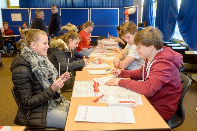 Typisierungsaktion: 200 Schüler lassen sich registrieren DKMS-Registrierungsaktion am Schulzentrum Carl von Ossietzky: 200 Schüler ließen sich registrieren.