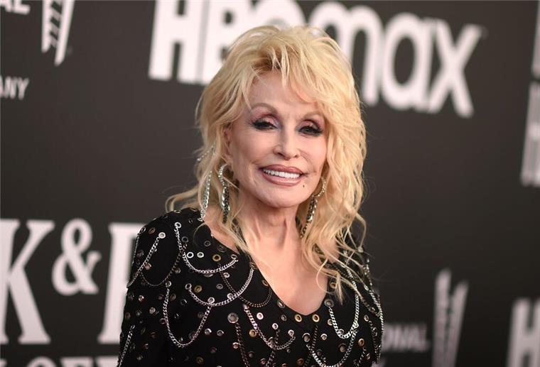 Dolly Parton: „Sehe ich krank aus? Ich arbeite hart hier!“ Dolly Parton musste im September einige Konzerte verschieben. (Archivbild)