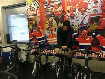 Dominik Tiffels fährt Fahrrad.