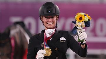 Doppel-Olympiasiegerin Jessica von Bredow-Werndl reitet unter erschwerten Bedingungen in Paris um Gold.