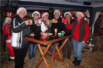 Doppelt hält besser: In Debstedt gibt es zwei Weihnachtsmärkte. Das Anleuchtfest...