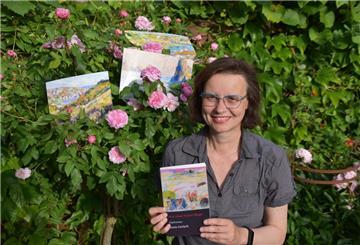 Doris Gerlach hat 20 Jahre lang am Gymnasium Nordenham unterrichtet. Mittlerweile lebt sie in Schwerin, kommt aber für eine Lesung ihres Buches „Wie einst Victor Hugo“ zurück nach Nordenham.