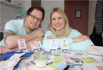 Dorothee und Jonas Hufer dürfen sich freuen: 5000 Euro sind für ihr Kartenspiel über die Crowdfunding-Plattform Startnext zusammengekommen.