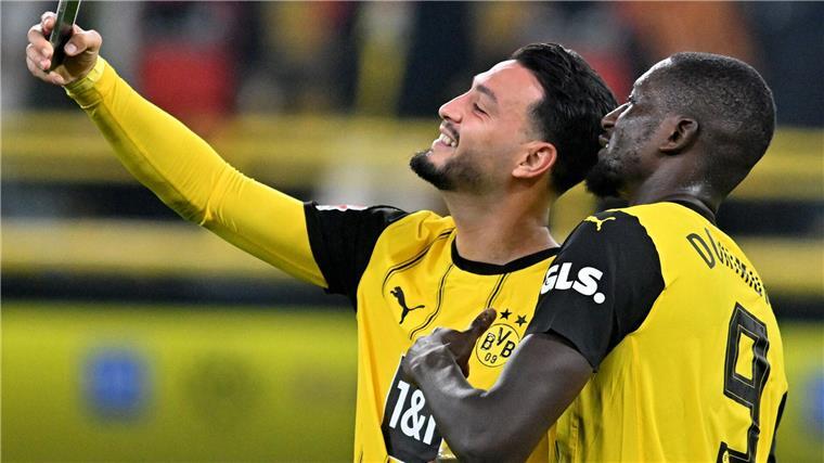 Dortmunder Matchwinner beim 2:1 gegen St. Pauli: Rami Bensebaini (l.) und Serhou Guirassy. 