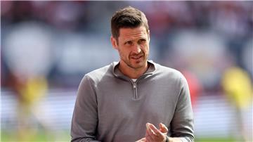 Dortmunds Sportdirektor kritisiert die Leistung seiner Mannchaft in der ersten Halbzeit.