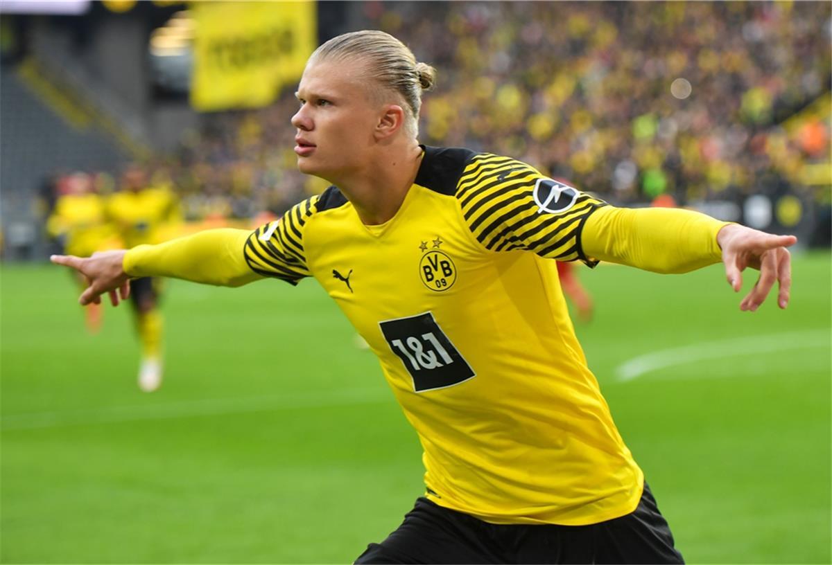 Bundesliga: Erling Haaland lässt Dortmund jubeln Dortmunds Stürmer Erling Haaland feiert seinen Treffer zum 2:0.