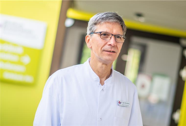 Dr. Axel Renneberg ist Chefarzt in der Klinik für Kinder- und Jugendmedizin am Klinikum Bremerhaven-Reinkenheide. Foto: Hartmann