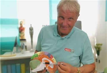Dr. Bernhard Skupin ist eigentlich im Ruhestand. Nun kommt der Fernsehruhm.