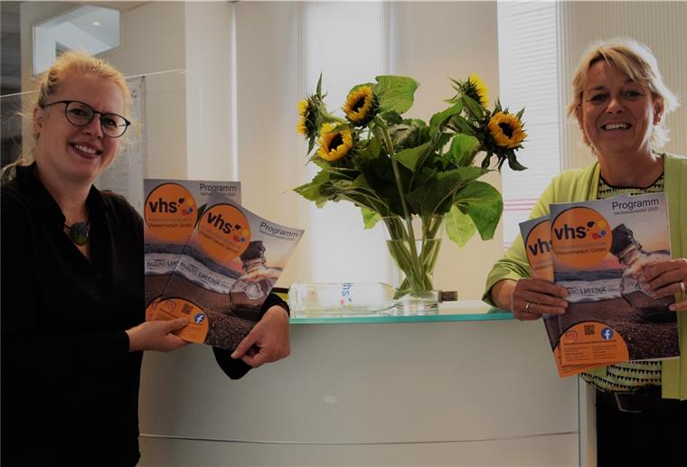 Vortragsreihe am Sonntagnachmittag Dr. Claudia Schütze (links) und Ulrike Michalzik sind sicher, dass das Programm der Kreisvolkshochschule für den Herbst auch in Zeiten des Coronavirus viel Abwechslung bietet.