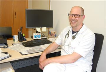 Dr. Ingo Finnmann ist neuer Chefarzt der Gastroenterologie am St.-Bernhard-Hospital. Der 50-Jährige ist von Oldenburg nach Brake gewechselt.