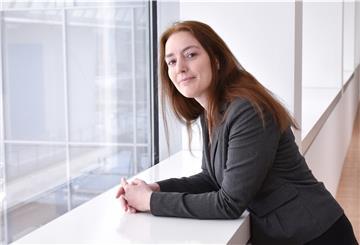 Dr. Isabella Hodgson ist Digitale Kuratorin am DSM und für das Projekt verantwortlich. 