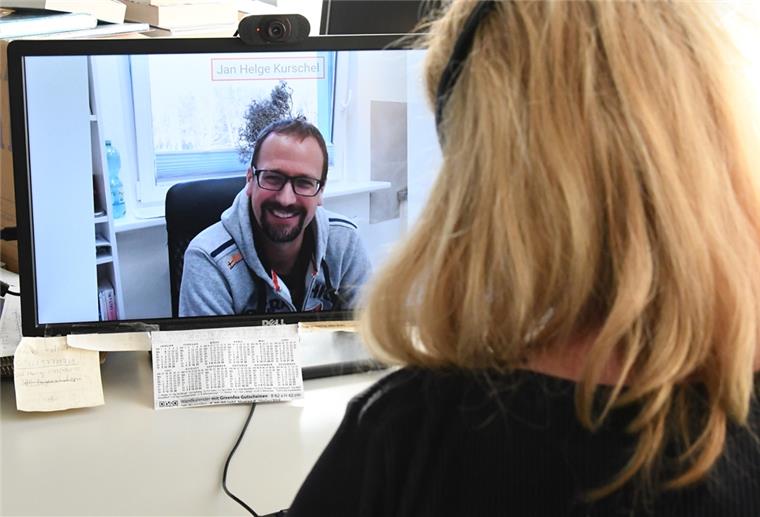 Bremerhavener Arzt bietet Hausbesuche per Internet an Dr. Jan Helge Kurschel hat gute Erfahrungen mit der Sprechstunde per Video-Chat gemacht.