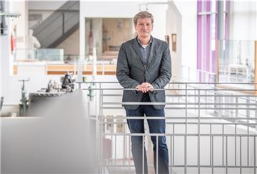 Dr. Kai Kähler bietet an, die Werftquartier-Pläne im Historischen Museum Bremerhaven zu zeigen.