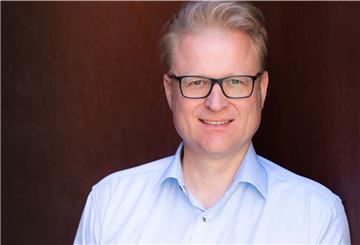 Dr. Martin Schlott, Anästhesist und Schlafcoach: Ausgeschlafen sind Menschen konzentrierter, positiver gestimmt und produktiver.