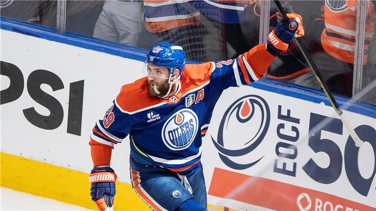 Draisaitl bejubelt seinen Treffer zum 3:2.