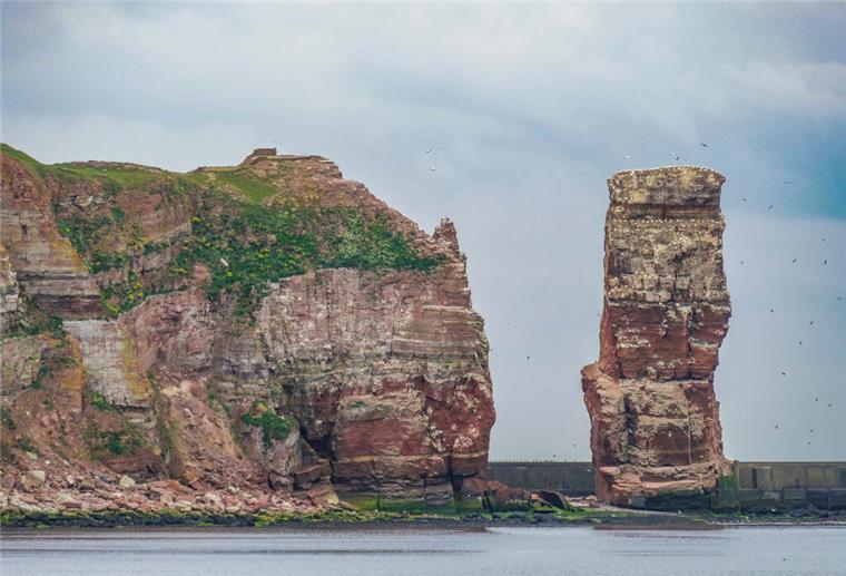 Nordsee-Drama: Crew rettet Leben - Passagiere gaffen Ein Foto von Helgoland