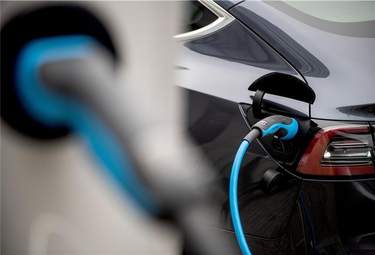 Drei E-Autos will der Landkreis Cuxhaven für die Modellregion Wurster Nordseeküste anschaffen. Unklar ist noch, von welcher Marke.