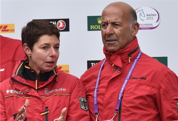 Dressur-Bundestrainerin Monica Theodorescu und ihr Co-Trainer Jonny Hilberath.