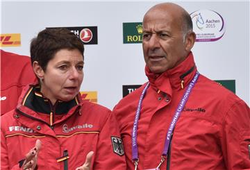 Dressur-Bundestrainerin Monica Theodorescu und ihr Co-Trainer Jonny Hilberath.