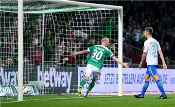 Drin ist das Leder: Bremens Davy Klaassen bejubelt die 1:0-Führung von Werder gegen Wolfsburg.