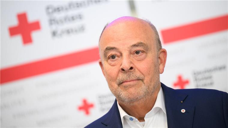 DRK-Landespräsident Hans Hartmann fordert angesichts zunehmender Bedrohungen eine Verbesserung des Katastrophenschutzes. (Archivbild)