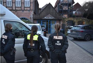 Drogen-Razzia: Die Polizei durchsuchte elf Objekte in Hamburg, Jork und Buxtehude.