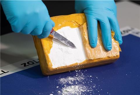 Drogen- und Waffenhandel sowie Betrug. Das sind die Säulen der Clankriminalität. Dank der Arbeit französischer Ermittler, die verschlüsselte Krypto-Handys knackten, haben die deutschen Behörden etliche Clans im Visier. Ein Schwerpunkt ist das Land Bremen.