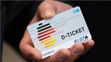 Droht mit dem Aus der Ampel-Regierung auch das Ende des Deutschlandtickets? (Archivbild)