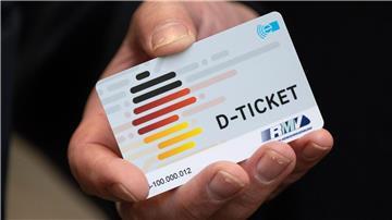 Droht mit der dem Aus der Ampel-Regierung auch das Ende des Deutschlandtickets? (Archivbild)