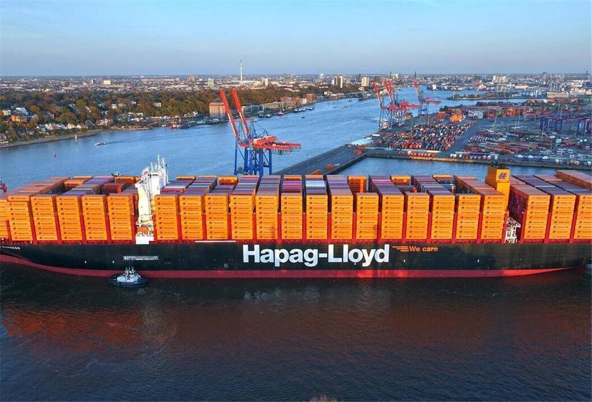 „Hamburg Express“: Neues Flaggschiff von Hapag-Lloyd setzt Maßstäbe SchiffDual-Fuel-Technologie und 23.660 TEU: Hapag-Lloyd setzt auf Nachhaltigkeit mit Blick auf das neue Flaggschiff „Hamburg Express“.