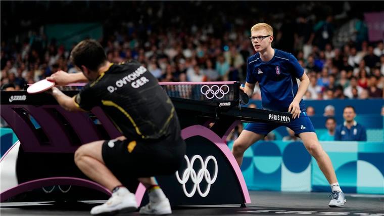 Duell der Generationen: Dimitrij Ovtcharov und Felix Lebrun bei den Olympischen Spielen in Paris.