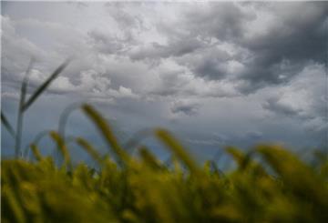 Dunkle Wolken ziehen vermutlich am Nachmittag über Bremen und Niedersachsen auf.
