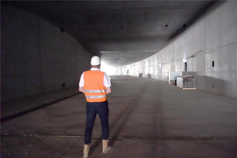 Bremerhaven: 640 Meter Hafentunnel sind fertig Durch diese Röhre soll ab 2020 der Verkehr zwischen Autobahn und Hafen fließen. Foto Scheer