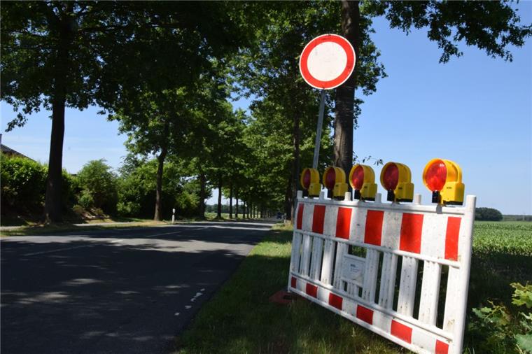 Zeven: Straße nach Godenstedt gesperrt Durchfahrt verboten: Die Straße von Zeven nach Godenstedt ist bis zum 15. Juni für den Durchgangsverkehr gesperrt. Grund sind Sanierungsarbeiten des Landkreises.