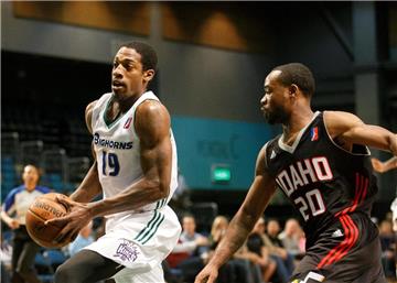 Durrell Summers (links) kann dank seiner Athletik für Punkte sorgen. Das will der Neuzugang der Eisbären morgen bei seinem Einstand gegen Vechta zeigen.