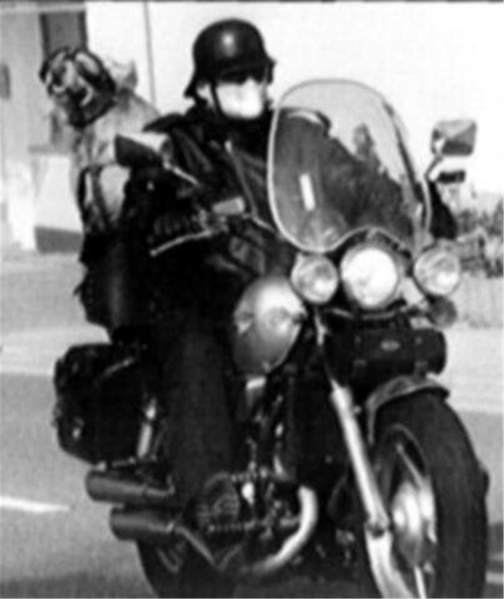 Easy Rider: Mit einem Hund als Beifahrer wird in Schwelm (Nordrhein-Westfalen) e...