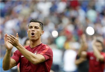 Ebenfalls Platz 4: Cristiano Ronaldo (31, Fußballer), 88 Millionen Dollar (etwa ...