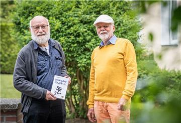 Eberhard Pfleiderer und Jens Schnepel (links) stellen ihr Buch zum Thema Morgenläufe vor.