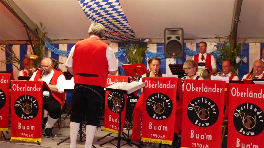 Echte bayerische Volksmusik. Oktoberfest in Nordholz. Foto: Heid