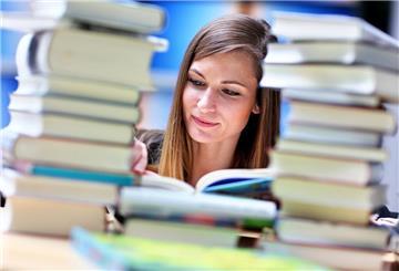 Echter Bücherwurm? Nur, wenn Ihre Literatur einen klaren Zusammenhang zu Ihrem Job aufweist, haben Sie Chancen, die Kosten dafür von der Steuer abzusetzen.