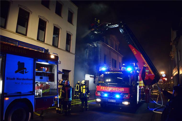 Ecke Hansingstraße/Bahnhofstraße hat es in der Nacht zu Mittwoch in Nordenham gebrannt.