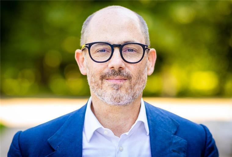 Edward Berger ist durch seine Mutter Schweizer und durch den Vater Österreicher - sein neuer Film „Konklave“ startet am 21. November im Kino.