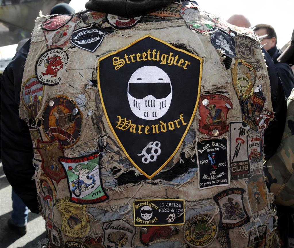 Ehrensache: Kutte überstreifen und ab zum Fischereihafenrennen.