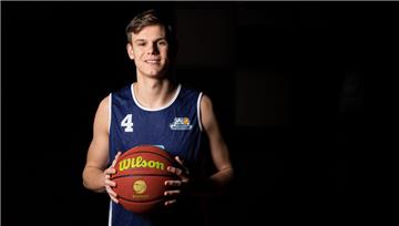 Eigengewächs Menno Möller hat den Sprung aus der U19-Mannschaft der Eisbären ins Profi-Team geschafft.