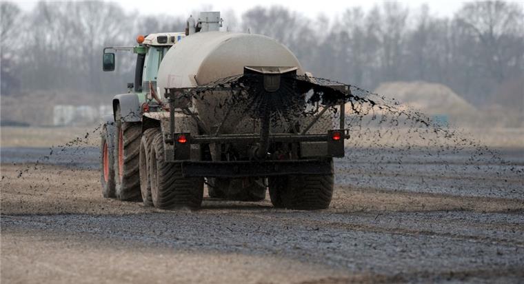 Das sagt der BUND zu den verschärften Düngeregeln Eigentlich gehört Gülle aufs Feld und nicht auf die Autobahn.