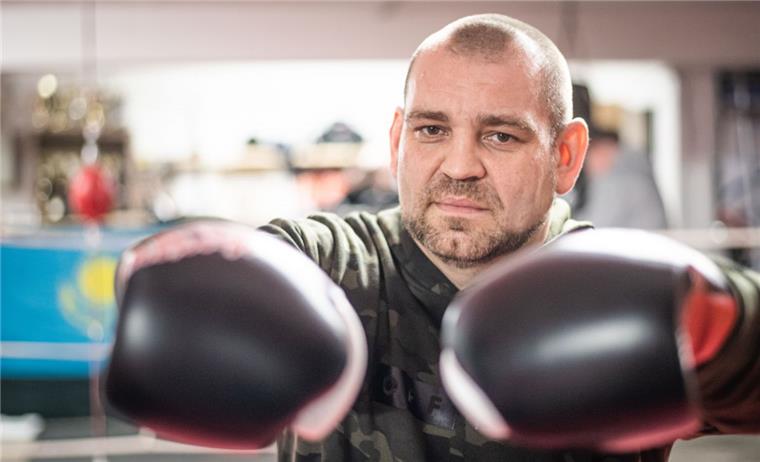 Eigentlich hätte Eugen Buchmüller am Samstag wieder in den Ring steigen sollen. Doch sein Gegner Daniel Bulabula hat den Kampf abgeblasen.