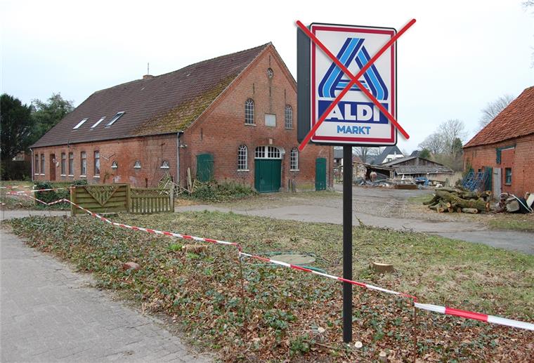 Eigentlich sollte dieser frühere Bauernhof bald einem Aldi-Neubau weichen. Doch jetzt machte die Politik einen Strich durch die Rechnung.