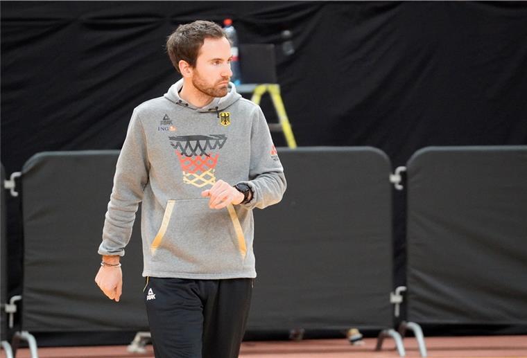Sönke Hachmann startet als Athletiktrainer durch Eigentlich wollte Sönke Hachmann Fußball-Profi werden, doch sein Glück hat er beim Basketball gefunden. Der Wurster Junge aus Spieka-Neufeld ist der erste hauptamtliche Athletiktrainer des Deutschen Basketball-Bundes.