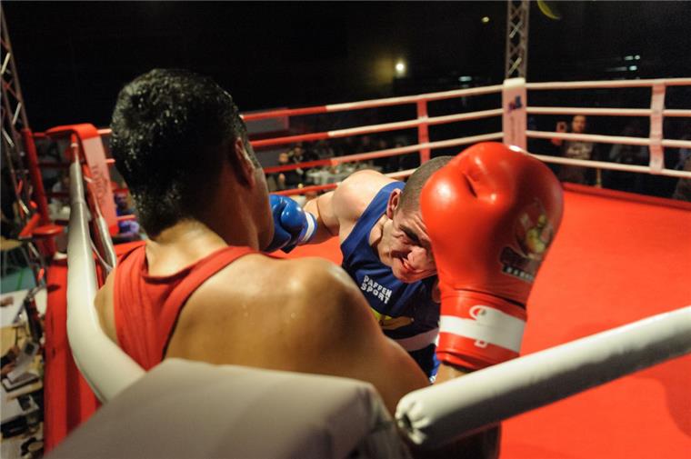Eigentlich wollten die Fishtown Fighters um Georgy Gubeladze (blau) in der neu aufgestellte Bundesliga weiter für Furore sorgen. Doch abgesprungene Sponsoren machten ihnen einen Strich durch die Rechnung.  